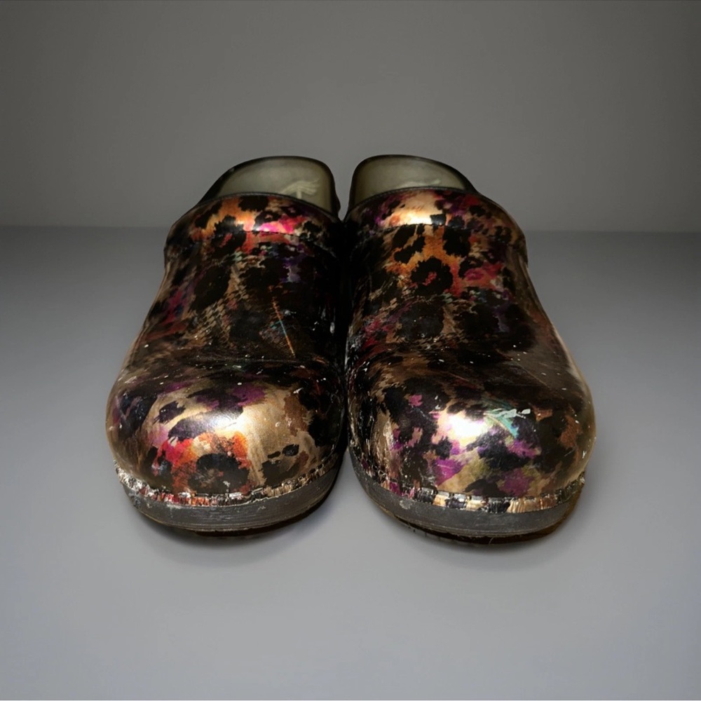 Dansko XP 2.0 Tye Dye Metallic Patent Clogs Women’s Sz 42 US Sz 10